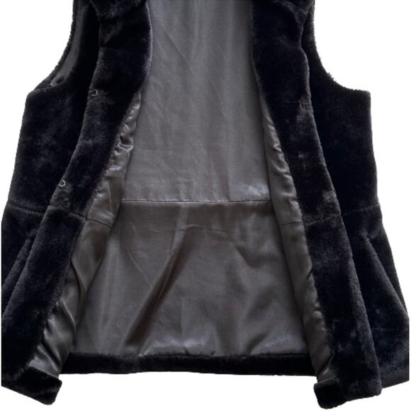 Talbots Womens  Black Plush Faux Fur Pockets Lined Vest Size S/M - Picture 9 of 15